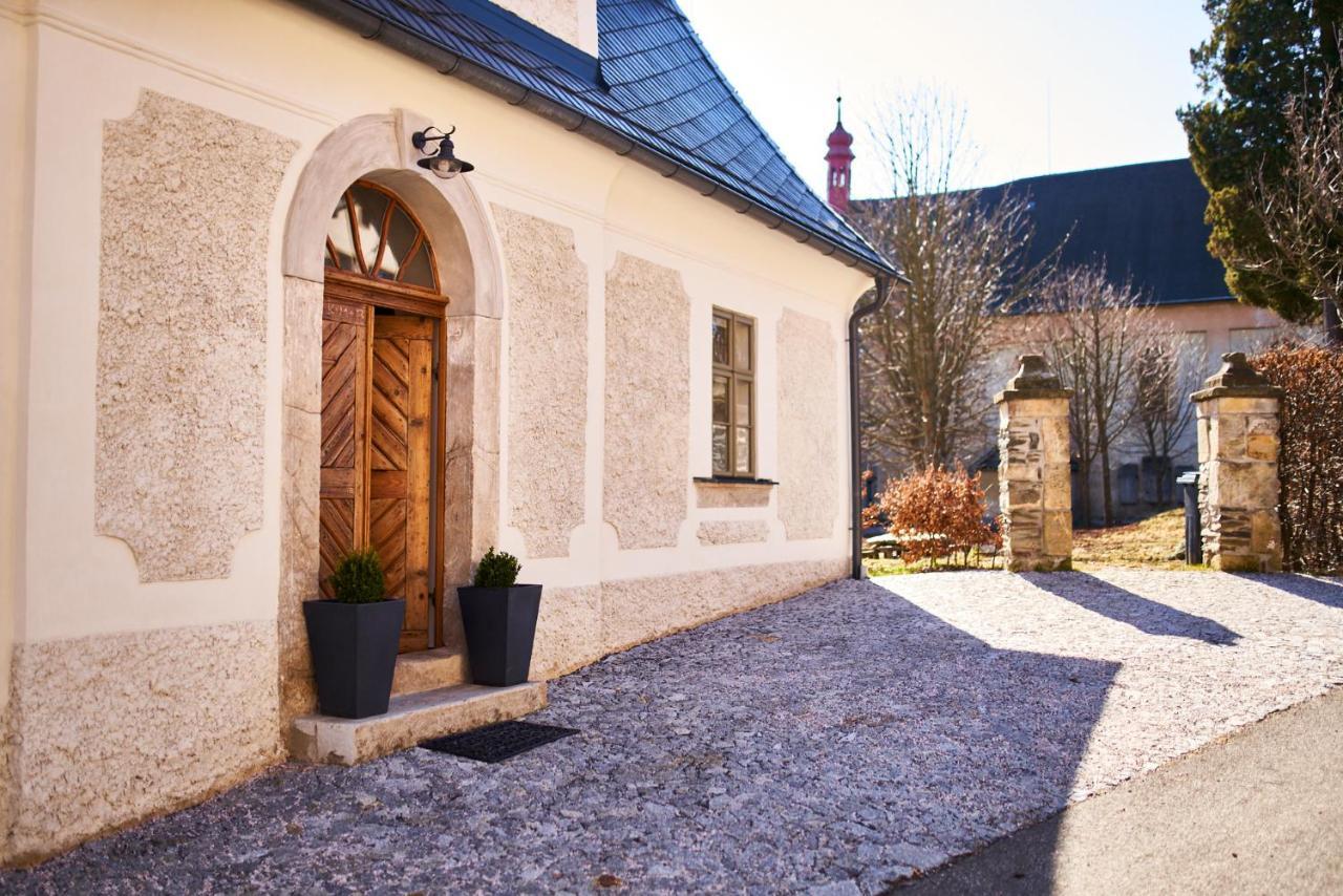 Baroque Chaplain House Kaplanka 1796 A. D. - Historical Luxury Apts In Bohemian Paradise Zelezny Brod Kültér fotó